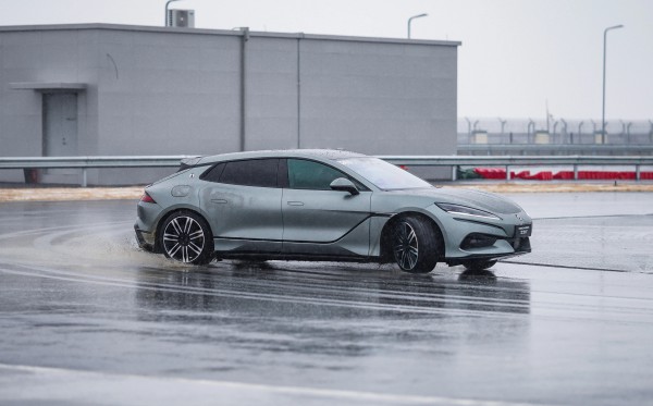 Lội nước, vượt đồi cát cùng xe năng lượng mới tại Trường đua đa địa hình BYD Lội nước, vượt đồi cát cùng xe năng lượng mới tại Trường đua đa địa hình BYD