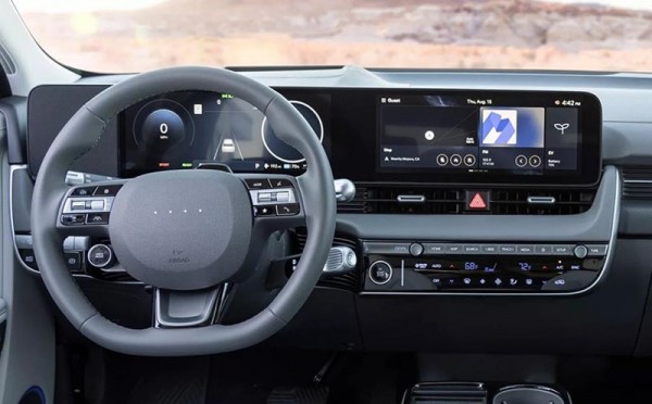 Màn hình cảm ứng trên ô tô: Tiện nghi hay hiểm họa tiềm ẩn? Màn hình cảm ứng trên ô tô: Tiện nghi hay hiểm họa tiềm ẩn?