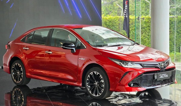 Mất dần sức hút, Toyota Corolla Altis nâng cấp ‘đấu’ Honda Civic