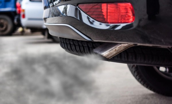 Màu khói từ ống xả ô tô, xe máy báo hiệu điều gì?