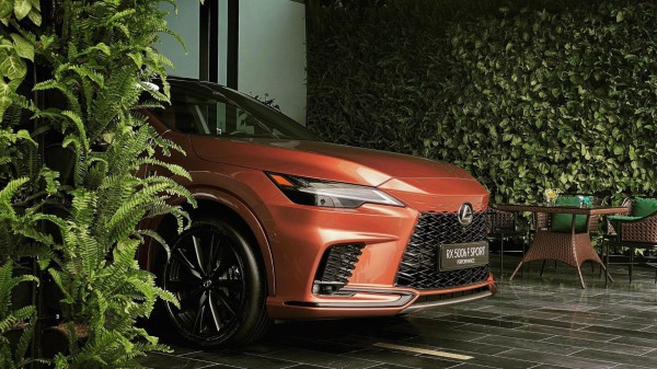 Màu sơn chứa kim loại – Đổi mới nhỏ, giới hạn lớn của Lexus Màu sơn chứa kim loại – Đổi mới nhỏ, giới hạn lớn của Lexus