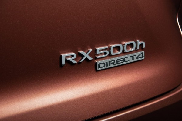Màu sơn chứa kim loại – Đổi mới nhỏ, giới hạn lớn của Lexus