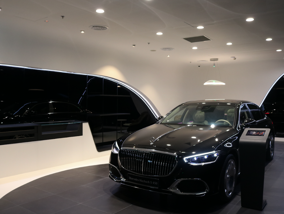 Mercedes-Benz ra mắt showroom có phòng chờ Maybach Lounge đầu tiên tại Việt Nam