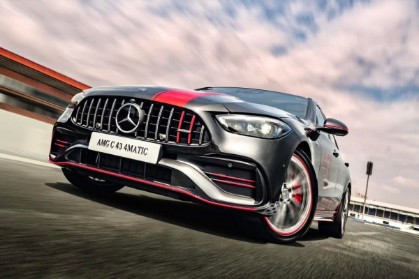 Mercedes lại xả hàng, bộ đôi ‘xe chơi’ giảm giá hơn 1 tỉ đồng