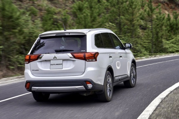 Mitsubishi Outlander tồn kho giảm giá hơn 100 triệu, có nên mua?