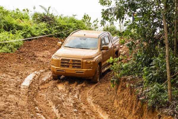 Mitsubishi Triton 2025 có đủ sức 'đấu' Ford Ranger?