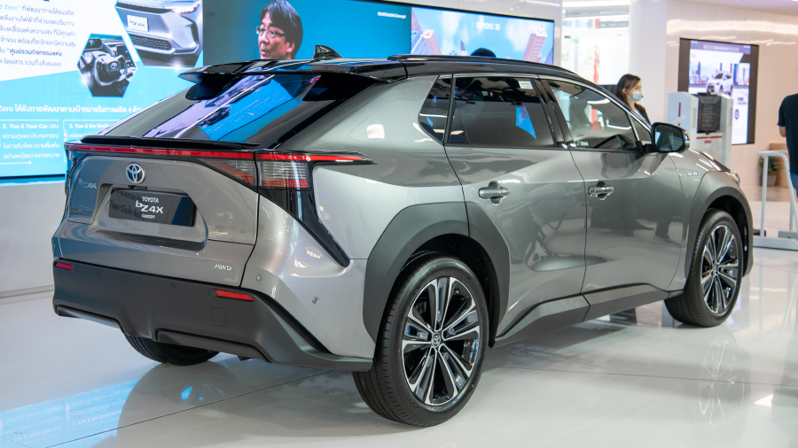 Mở bán được 2 tháng, ô tô điện Toyota ‘lãnh án’ triệu hồi