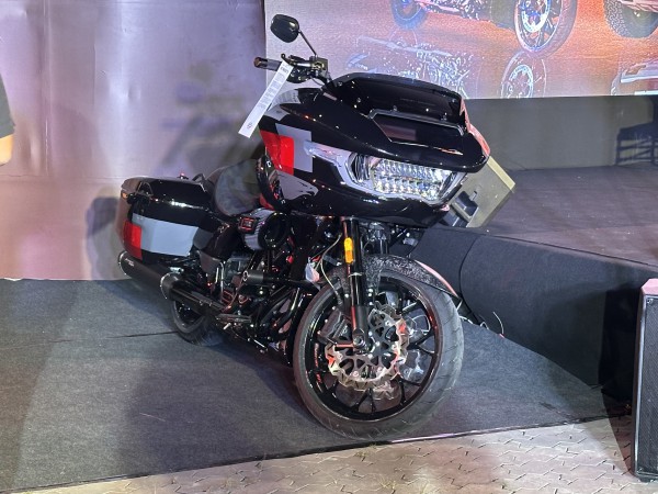 Mô tô Harley-Davidson CVO Road Glide ST giá gần 2,42 tỉ, đắt gấp đôi Honda Gold Wing Mô tô Harley-Davidson CVO Road Glide ST giá gần 2,42 tỉ, đắt gấp đôi Honda Gold Wing