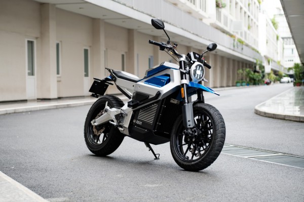 Mô tô điện Việt có khả năng sạc đầy pin trong 60 phút, giá gần 200 triệu