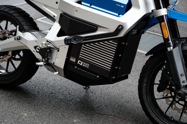 Mô tô điện Việt có khả năng sạc đầy pin trong 60 phút, giá gần 200 triệu