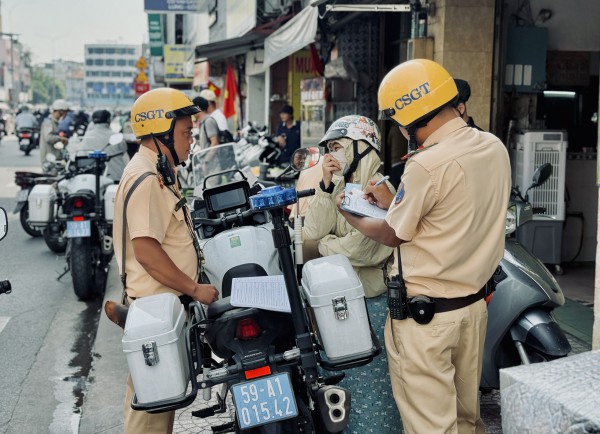 Mức phạt lỗi 'không mang' và 'không có' giấy tờ xe khác nhau thế nào?