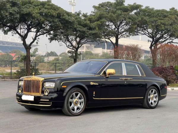 Năm Thìn sắp qua, Rolls-Royce Phantom "rồng vàng" ra chợ xe cũ, giá rẻ