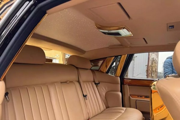 Năm Thìn sắp qua, Rolls-Royce Phantom "rồng vàng" ra chợ xe cũ, giá rẻ