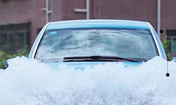 Nắng nóng, mưa lớn tác hại đến ô tô điện thế nào?