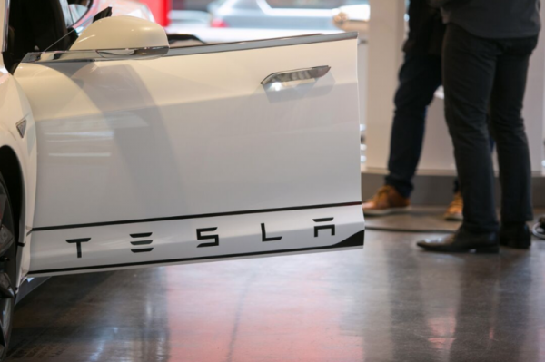 Ngành ô tô sau “cơn sốt” công nghệ: Bước lùi để tiến xa hơn Ngành ô tô sau “cơn sốt” công nghệ: Bước lùi để tiến xa hơn