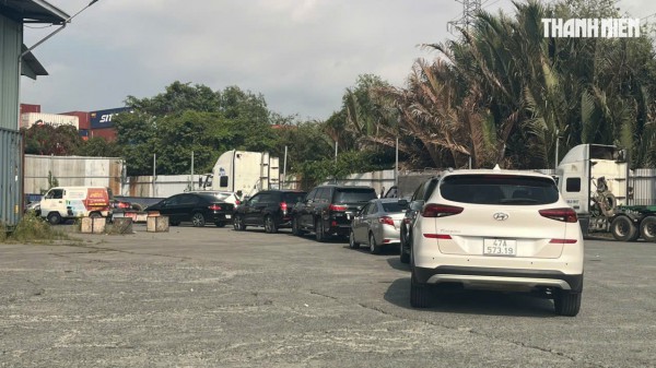 Ngày đầu áp dụng quy định đăng kiểm mới: Tắc nghẽn, chờ đợi do… lỗi phần mềm Ngày đầu áp dụng quy định đăng kiểm mới: Tắc nghẽn, chờ đợi do… lỗi phần mềm