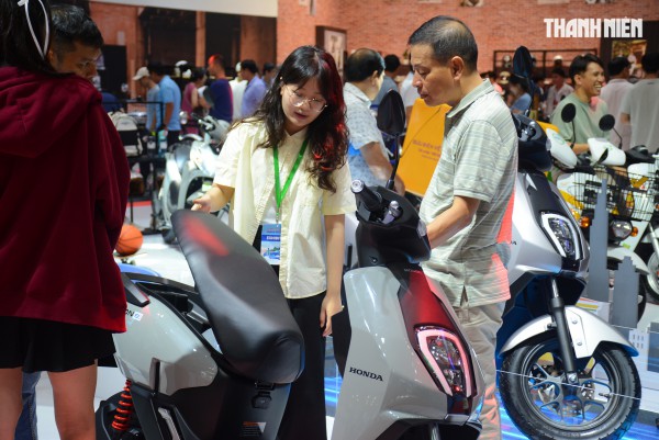 Người Việt dần từ bỏ xe xăng, tăng mua xe máy điện Người Việt dần từ bỏ xe xăng, tăng mua xe máy điện
