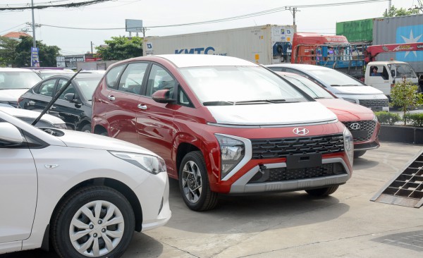 Người Việt tăng mua xe nhập khẩu dù ô tô ‘nội’ được giảm lệ phí trước bạ Người Việt tăng mua xe nhập khẩu dù ô tô ‘nội’ được giảm lệ phí trước bạ