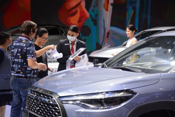 Người Việt tăng mua xe nhập khẩu dù ô tô ‘nội’ được giảm lệ phí trước bạ Người Việt tăng mua xe nhập khẩu dù ô tô ‘nội’ được giảm lệ phí trước bạ