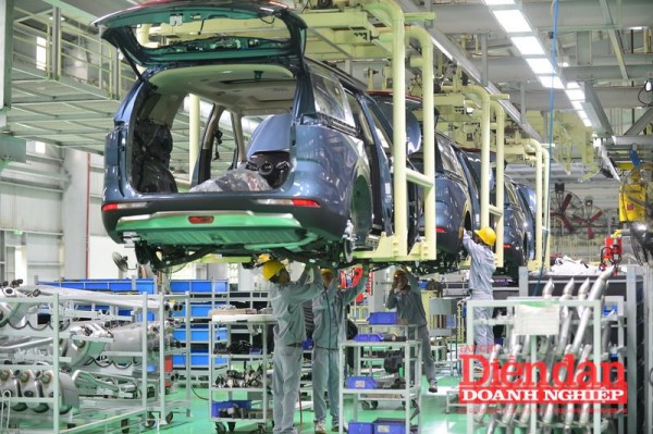 Nguồn cung ô tô lập đỉnh mới, xe lắp ráp trong nước áp đảo hàng nhập khẩu