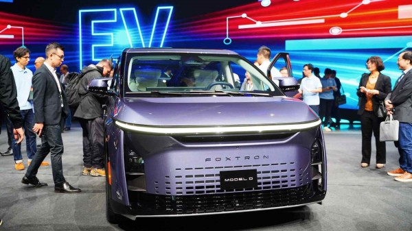 Nhà gia công iPhone làm thương hiệu xe điện riêng