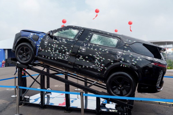 Những chi tiết xa xỉ bậc nhất trên Lạc Hồng 900 LX