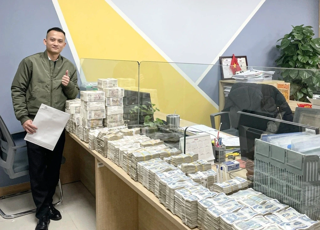 Những khách hàng đặc biệt mang hàng chục cân tiền lẻ đi mua xe Những khách hàng đặc biệt mang hàng chục cân tiền lẻ đi mua xe