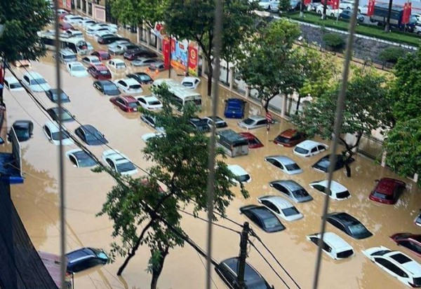 Quá nhiều ô tô ngập nước, yêu cầu bảo hiểm phải bồi thường