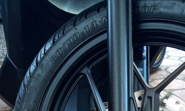 Rủi ro khi thay lốp tại các tiệm sửa xe máy Rủi ro khi thay lốp tại các tiệm sửa xe máy