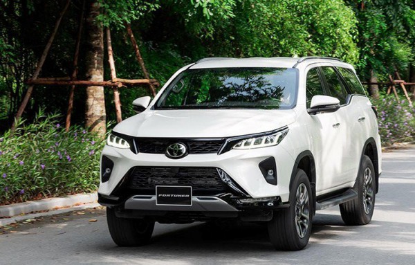 SUV 7 chỗ: Toyota Fortuner ngày càng 'hụt hơi' trước Ford Everest