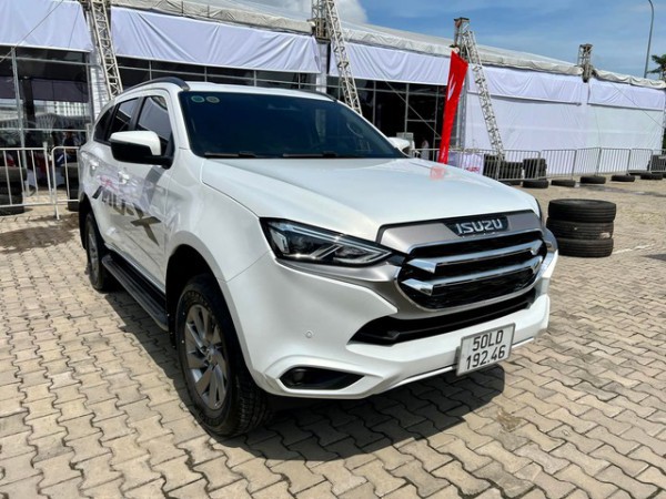 SUV 7 chỗ: Toyota Fortuner vẫn ‘bất lực’ bám đuổi Ford Everest