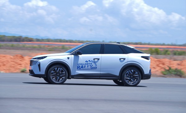 SUV châu Âu Peugeot 3008 mới tại Việt Nam có 2 phiên bản, giá từ 1,279 tỉ SUV châu Âu Peugeot 3008 mới tại Việt Nam có 2 phiên bản, giá từ 1,279 tỉ