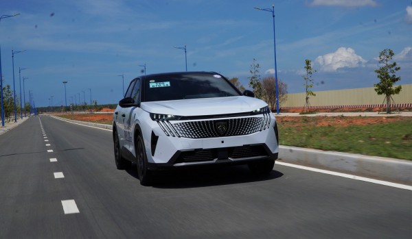 SUV châu Âu Peugeot 3008 mới tại Việt Nam có 2 phiên bản, giá từ 1,279 tỉ SUV châu Âu Peugeot 3008 mới tại Việt Nam có 2 phiên bản, giá từ 1,279 tỉ