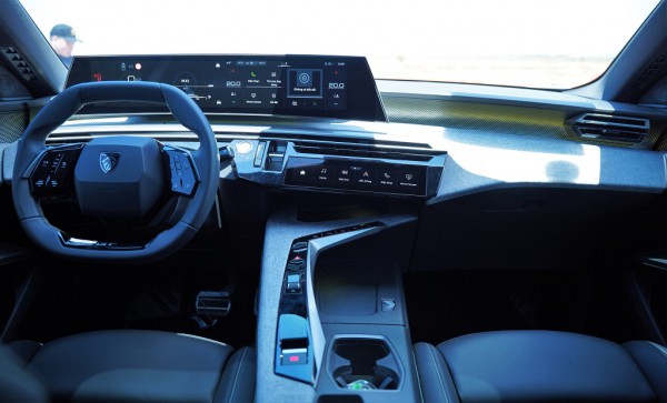 SUV châu Âu Peugeot 3008 mới tại Việt Nam có 2 phiên bản, giá từ 1,279 tỉ SUV châu Âu Peugeot 3008 mới tại Việt Nam có 2 phiên bản, giá từ 1,279 tỉ