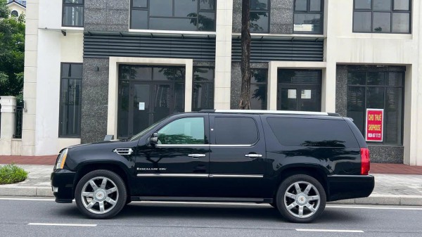 SUV hiếm Cadillac Escalade ESV 17 năm tuổi rao giá hơn 700 triệu tại Việt Nam