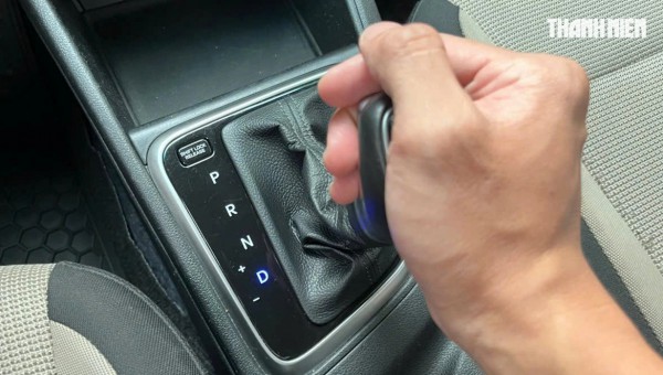 Sai lầm cần tránh khi lái ô tô số tự động dừng, khởi hành ngang dốc Sai lầm cần tránh khi lái ô tô số tự động dừng, khởi hành ngang dốc