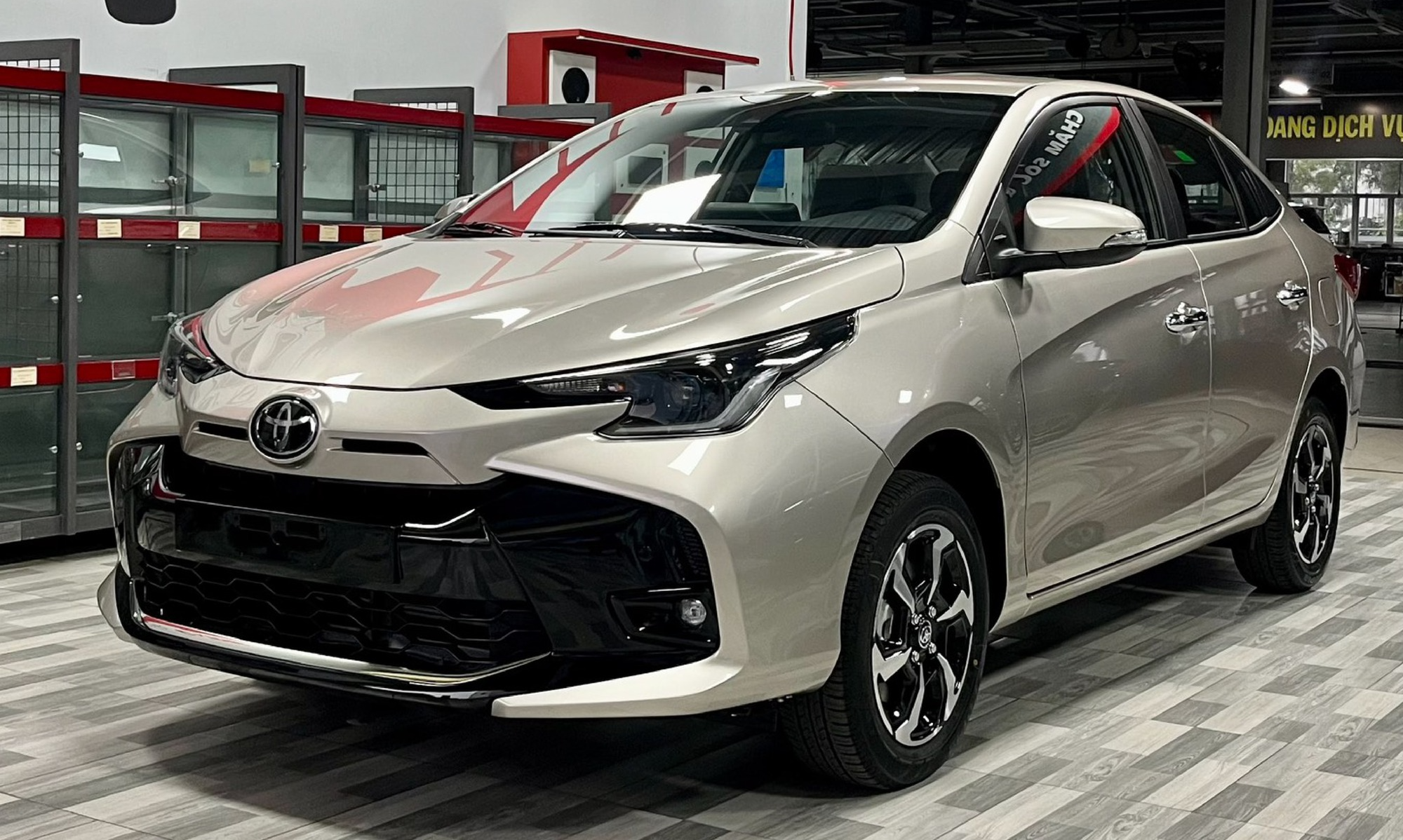 Sedan hạng B dưới 600 triệu: Hyundai Accent bán chạy nhất, Toyota Vios ‘lao dốc’ không phanh Sedan hạng B dưới 600 triệu: Hyundai Accent bán chạy nhất, Toyota Vios ‘lao dốc’ không phanh