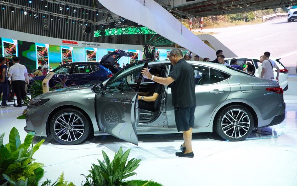 Sedan hạng D: Mỗi Toyota Camry còn giữ được sức hút Sedan hạng D: Mỗi Toyota Camry còn giữ được sức hút