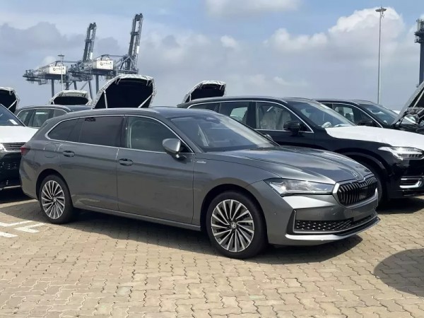 Skoda Superb đầu tiên về Việt Nam, cạnh tranh Toyota Camry