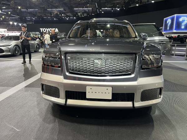 ‘Sờ’ tận tay Toyota Century SUV, chiếc ‘Rolls-Royce Cullinan của Nhật Bản’