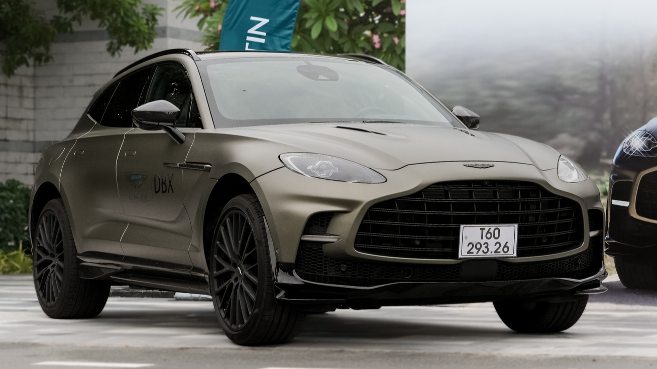 ‘Soi’ siêu xe SUV Aston Martin DBX707 giá 22 tỉ đồng tại Việt Nam