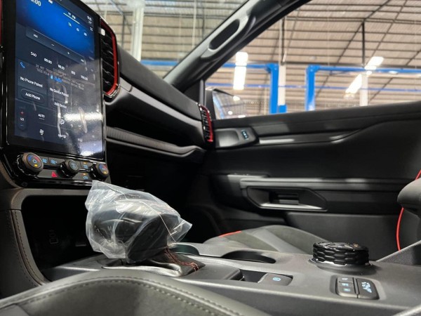 Soi thực tế Ford Ranger Raptor 2022 được người dùng Việt Nam chờ đợi