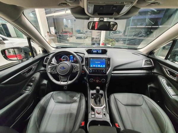 Subaru Forester giảm giá gần 300 triệu đồng “dọn kho”