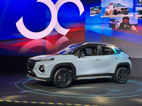 Suzuki Fronx có nhiều trang bị hấp dẫn, giá từ 520 triệu đồng