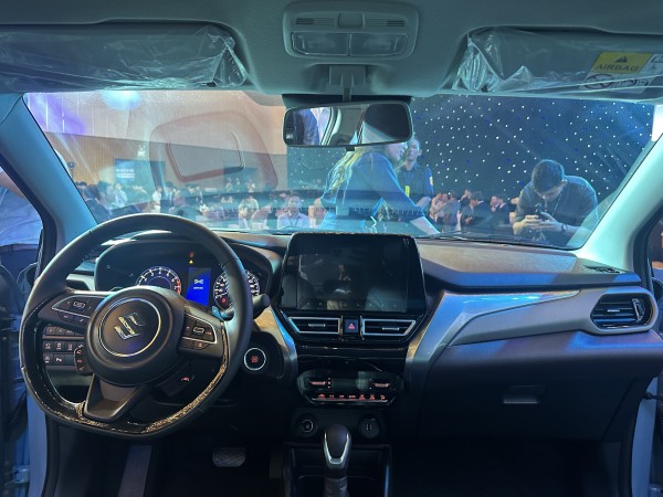 Suzuki Fronx có nhiều trang bị hấp dẫn, giá từ 520 triệu đồng