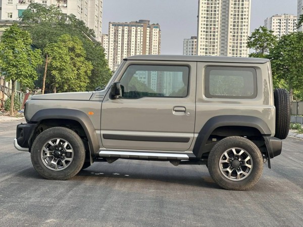 Suzuki Jimny vừa mua đã bán, giá ngang xe mới