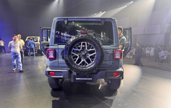 THACO chốt giá Jeep Wrangler dưới 3 tỉ, thấp hơn nhiều so với nhà phân phối cũ THACO chốt giá Jeep Wrangler dưới 3 tỉ, thấp hơn nhiều so với nhà phân phối cũ