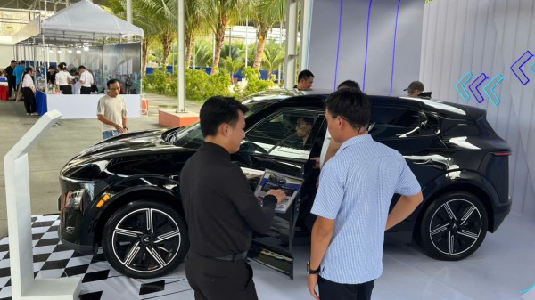 Tài chính tầm 700 triệu đồng, nên mua xe điện hay xe xăng? Tài chính tầm 700 triệu đồng, nên mua xe điện hay xe xăng?