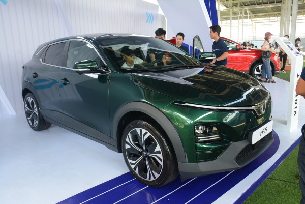 Tài chính tầm 700 triệu đồng, nên mua xe điện hay xe xăng? Tài chính tầm 700 triệu đồng, nên mua xe điện hay xe xăng?