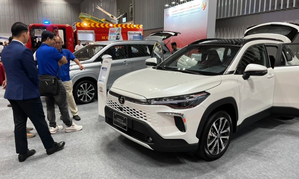 Tháng cuối năm, hàng loạt ô tô tại Việt Nam ồ ạt giảm giá Tháng cuối năm, hàng loạt ô tô tại Việt Nam ồ ạt giảm giá